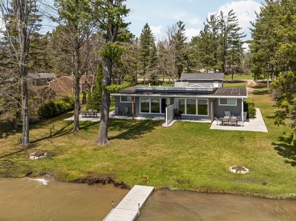 4447 Grant Dr, Lewiston, MI 49756