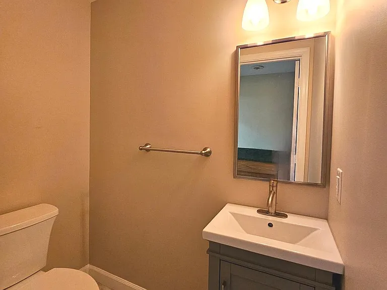 6413 Four Oaks Ln — Photo 36