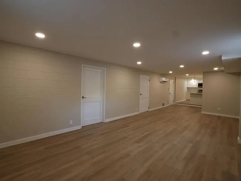 1534 N Woodburn Ave — Photo 6