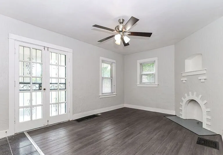 307-309 Delaware Ave #309 — Photo 4
