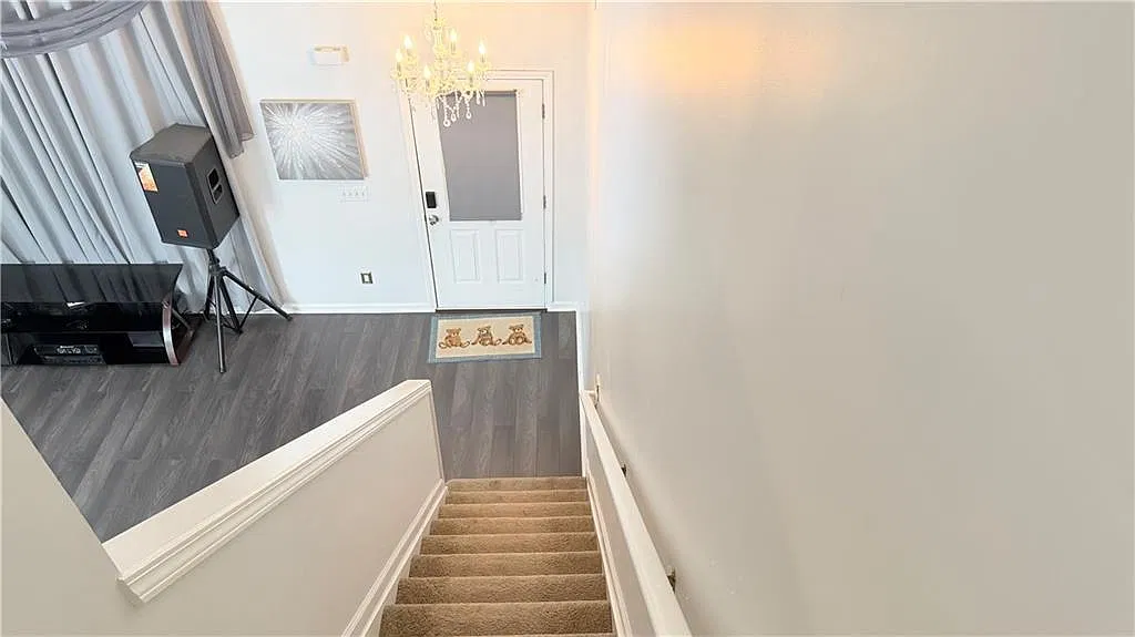 3 bed, 2.5 bath, 2115 sqft, $2,200 — Photo 3