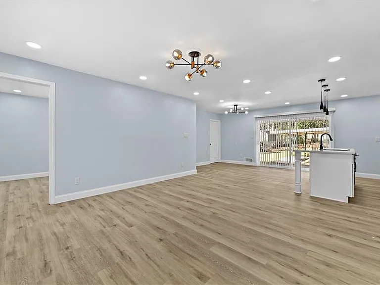 1728 Wayland Cir — Photo 21