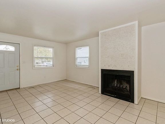 2nd image of 245 S Chestnut St #1/2