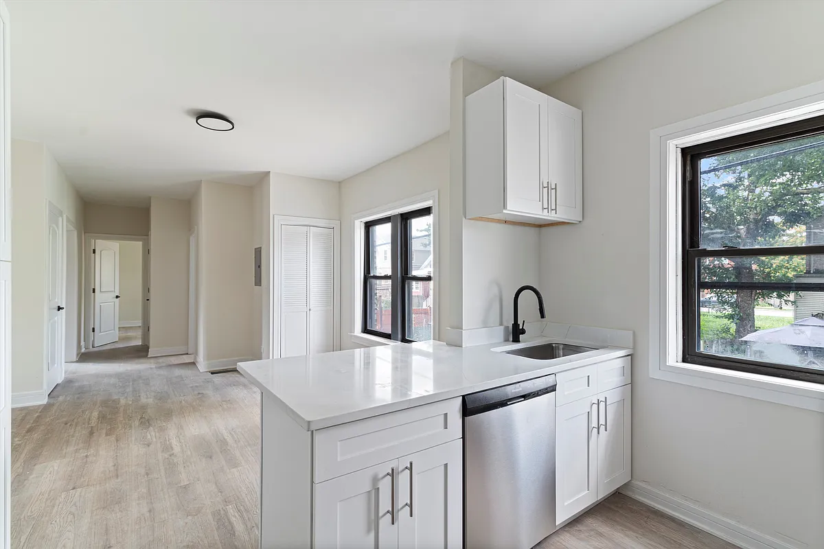 Building Photo - 630 N Homan Ave #3B