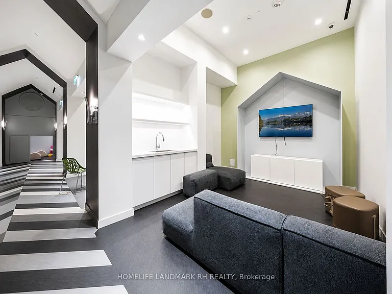 39 Roehampton Ave #2301 — Photo 21