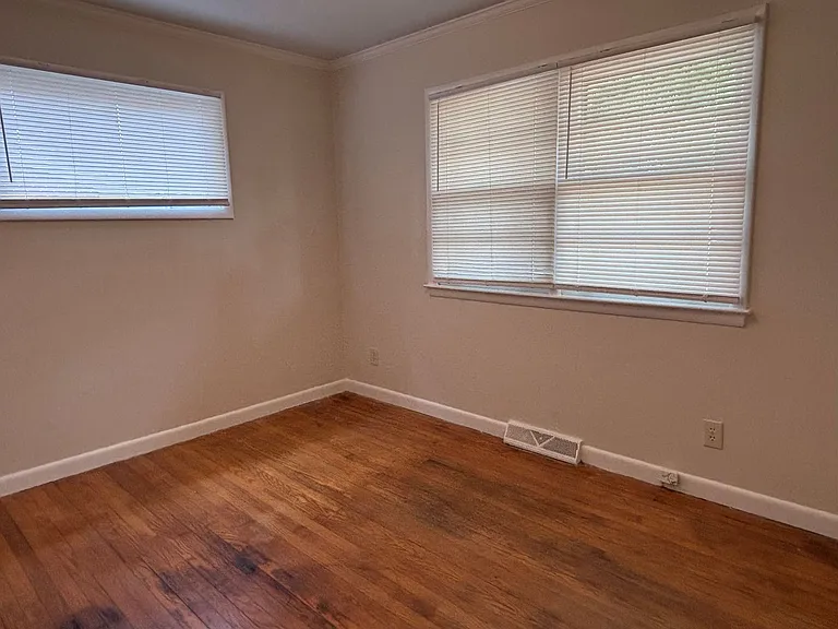 1801 W Meadowview Rd — Photo 12