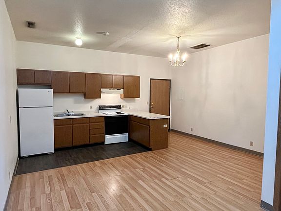 3rd image of 306 4th St S APT 6