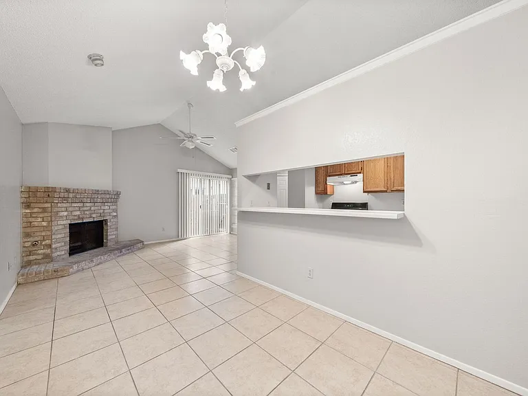 411 Greenlawn Blvd — Photo 8