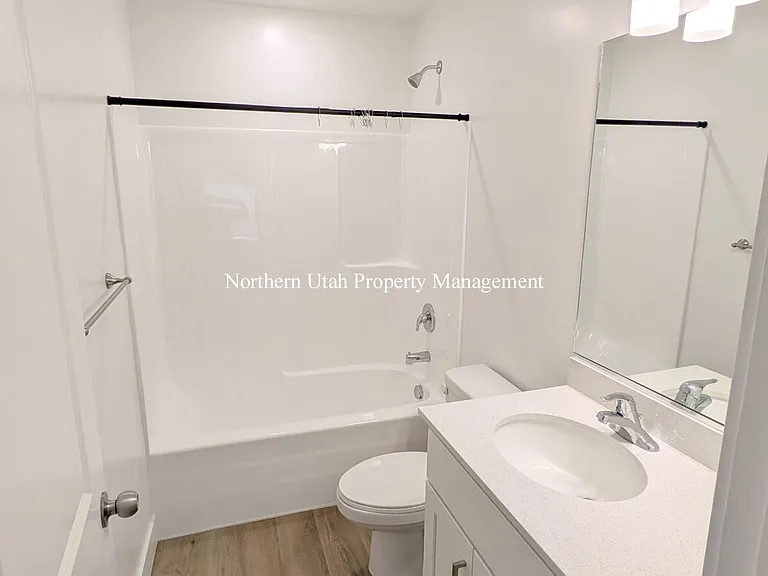 104 W 925 N — Photo 12