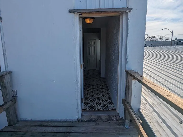 123 W Moniteau St — Photo 30