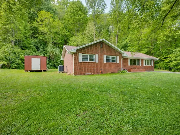 1612 Farmer St, Richlands, VA 24641