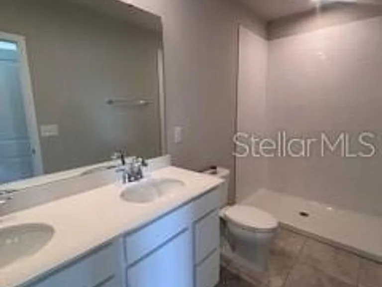 1105 Lexington Ln — Photo 9