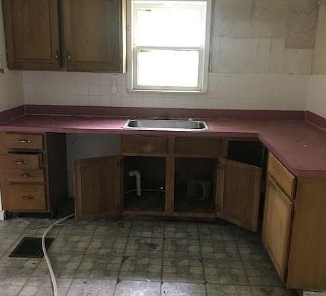 3rd image of 1095 Galewood Dr