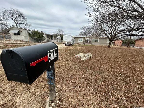 519 Loyal Valley, Kerrville, TX 78028