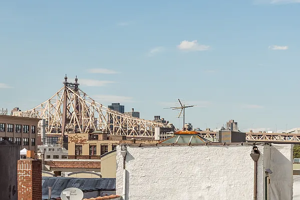 Sold by Modern Spaces | media 20