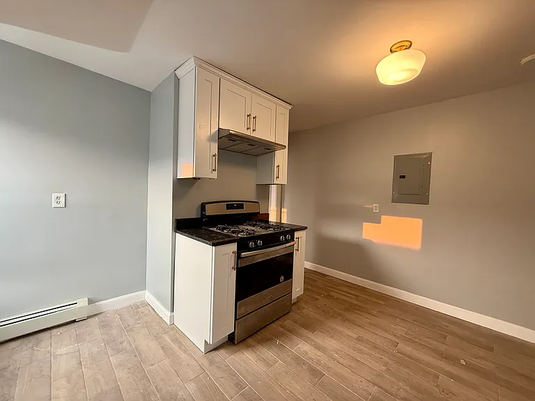 17 Amy St #3 — Photo 2
