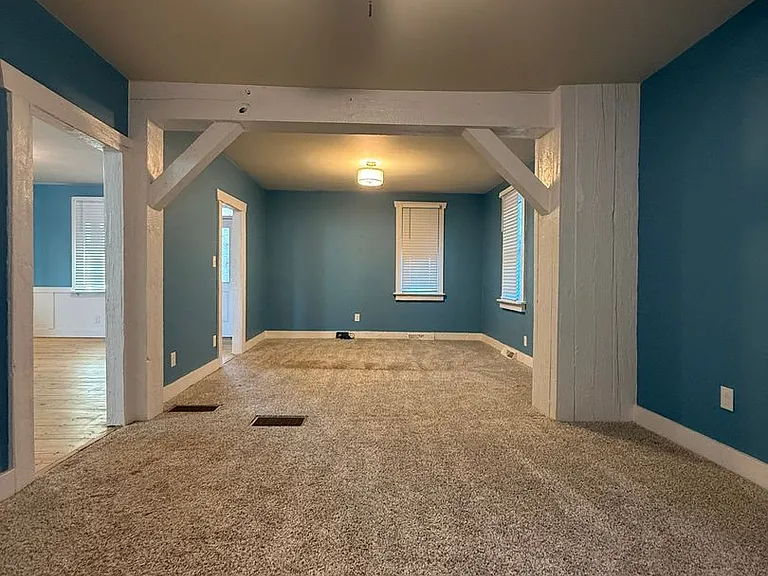 960 Maple St — Photo 13