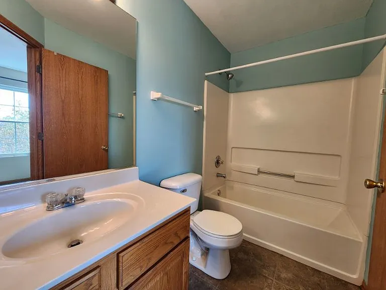 1804 Parkside Dr — Photo 9