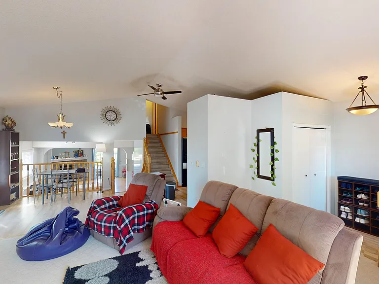 44 Covington Mews NE — Photo 3