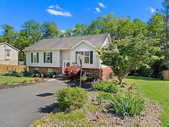 5th image of 650 Warren Ct