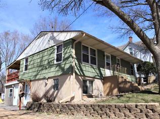 330 Thorwaldsen Pl, Clinton, IA 52732