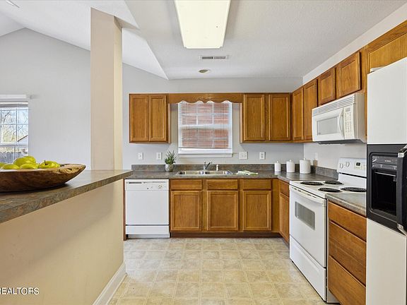 4th image of 3255 Thomas Hill Way