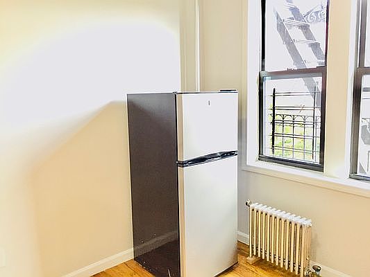 2nd image of 121 Jefferson Ave #27