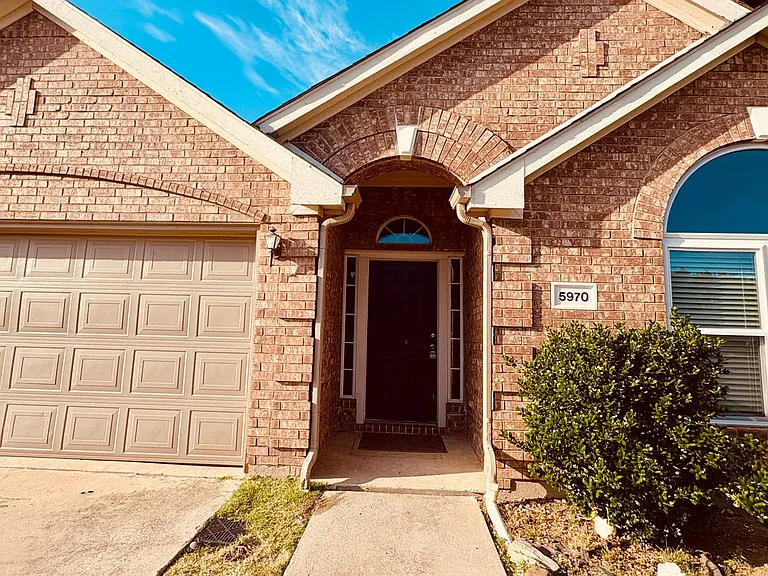 5970 Dustin Trl — Photo 3