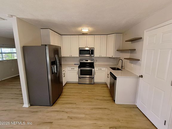 5th image of 3437 Brockway Rd