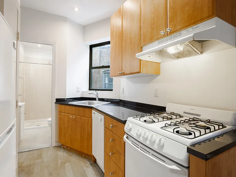 406 W 48th St #5F — Photo 2