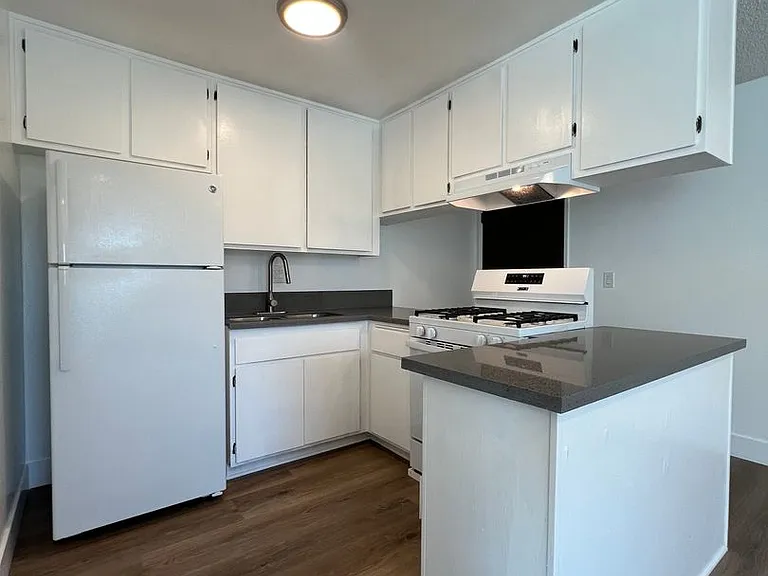 22322 Denker Ave — Photo 4