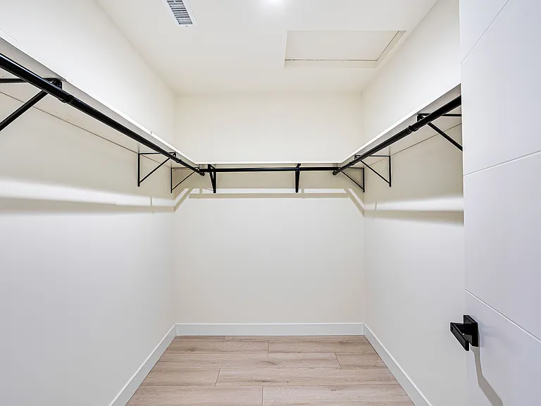 1020 S Mollison Ave — Photo 5