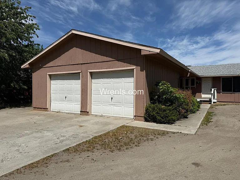 2909-2911 E Rockwell Ave — Photo 14