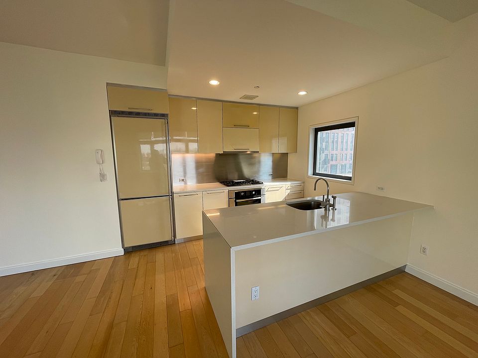 1st image of 11-02 49th Ave #3O