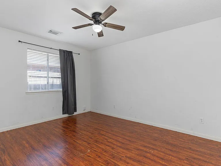 10415 Courtley St — Photo 28