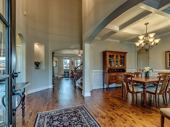 5th image of 824 Queen Annes Ct