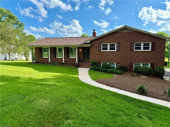 620 Cardinal Dr, Lexington, NC 27292