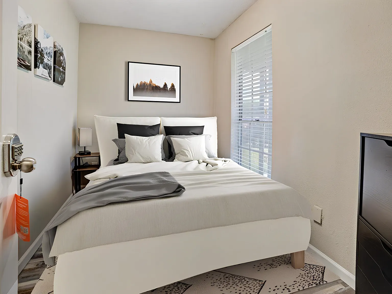 4 bed, 2.5 bath, 1701 sqft, $633 — Photo 1