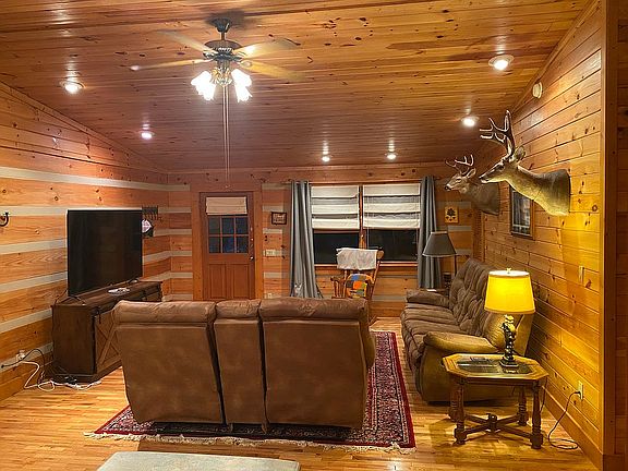 4th image of 396 English Ln