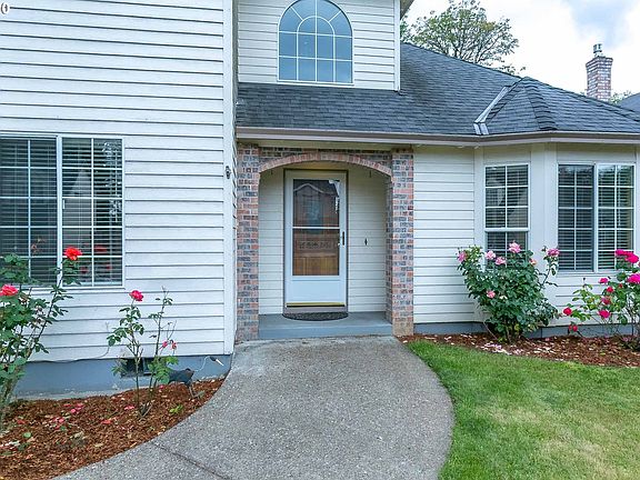 2nd image of 16221 SE Lillian Ct