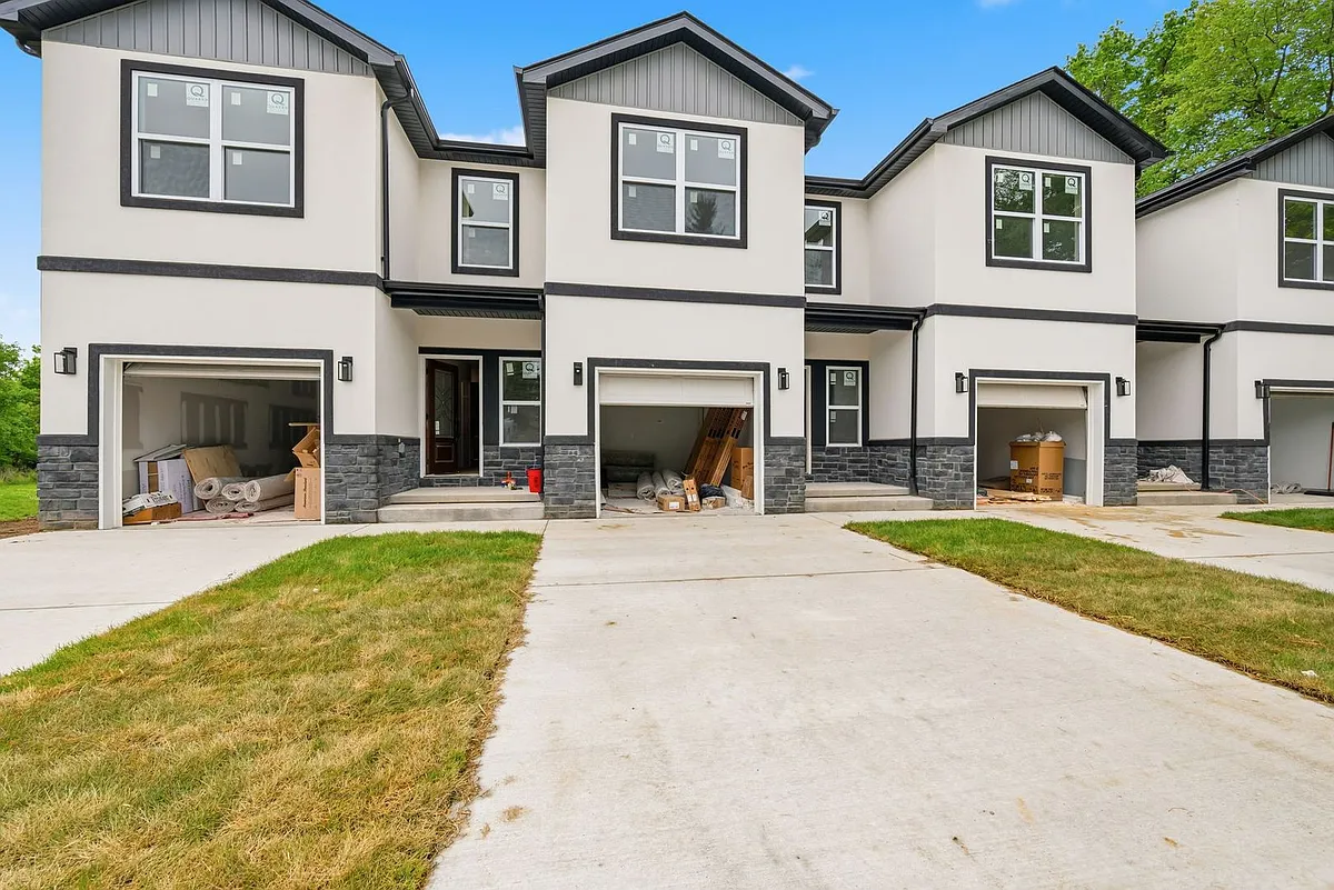 Building Photo - 213 Shoreline Dr