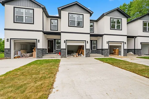 215 Shoreline Dr Photo 1
