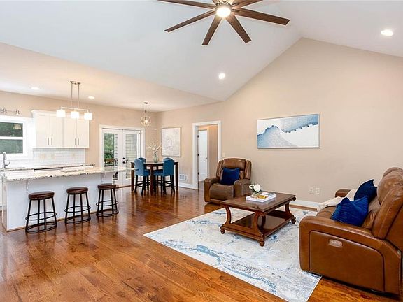 4th image of 145 Ambrose Dr