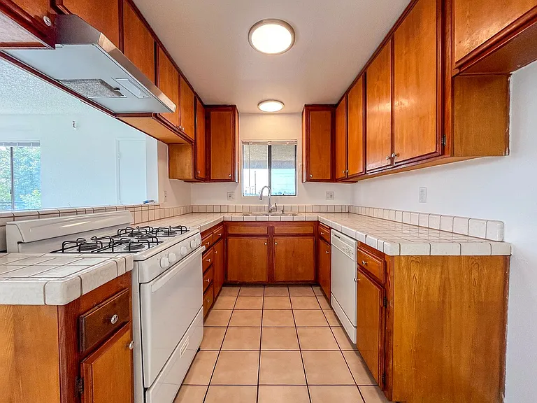 11943 Grevillea Ave — Photo 9