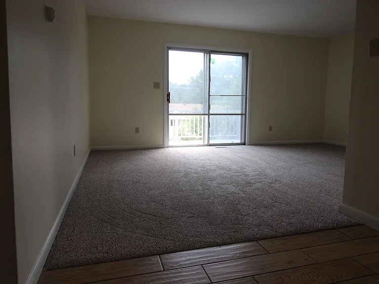 220 Clover Ln — Photo 4