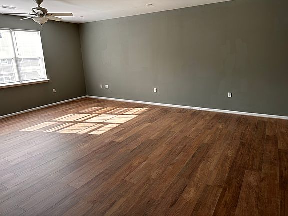 3rd image of 932 Southmoor Dr Unit 206