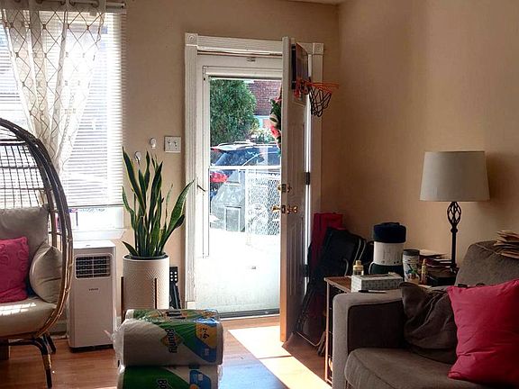 3rd image of 6475 Lensen St