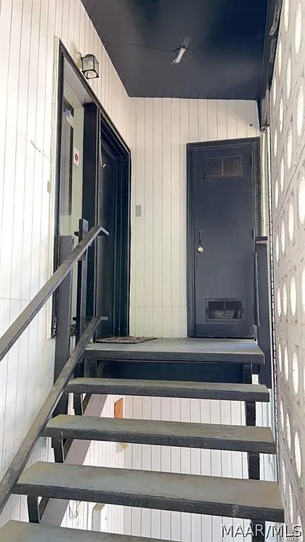 3 bed, 1.0 bath, 1000 sqft, $1,150 — Photo 2