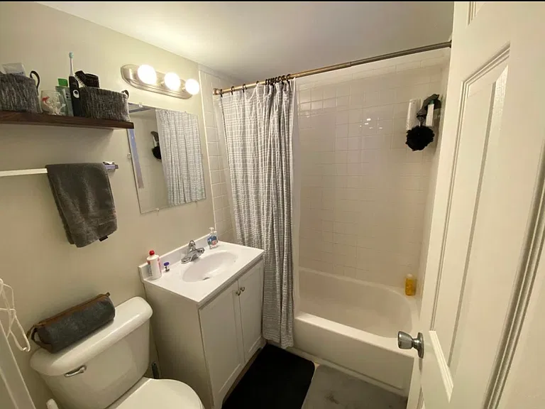 2438 W Wilson Ave #G — Photo 6