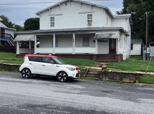 318 3rd St #2, Shenandoah, VA 22849